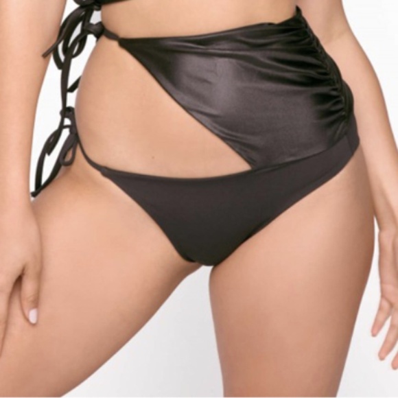 NWT Beach Bunny x Chanel Iman Skimpy Convertible Bikini Bottoms in Black - Picture 1 of 3